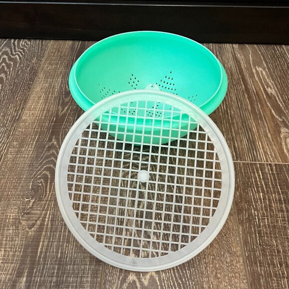 Tupperware Colander/Strainer with Lid - Picture 6 of 12